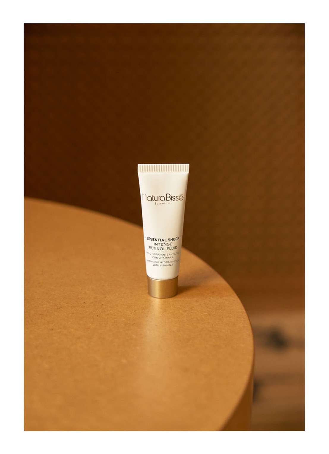 Natura Bissé Essential Shock Intense Retinol Fluid - dag- & nachtcrème - detail 4 beige