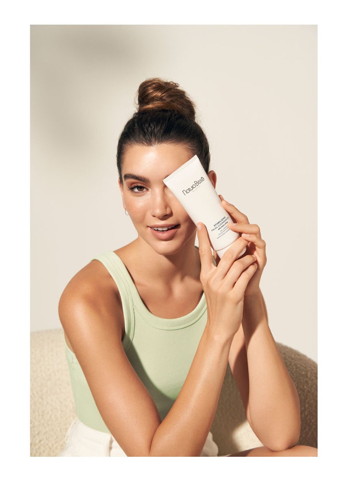 Natura Bissé Facial Cleansing Gel + Aha + Pha - reinigingscrème - detail 3 beige