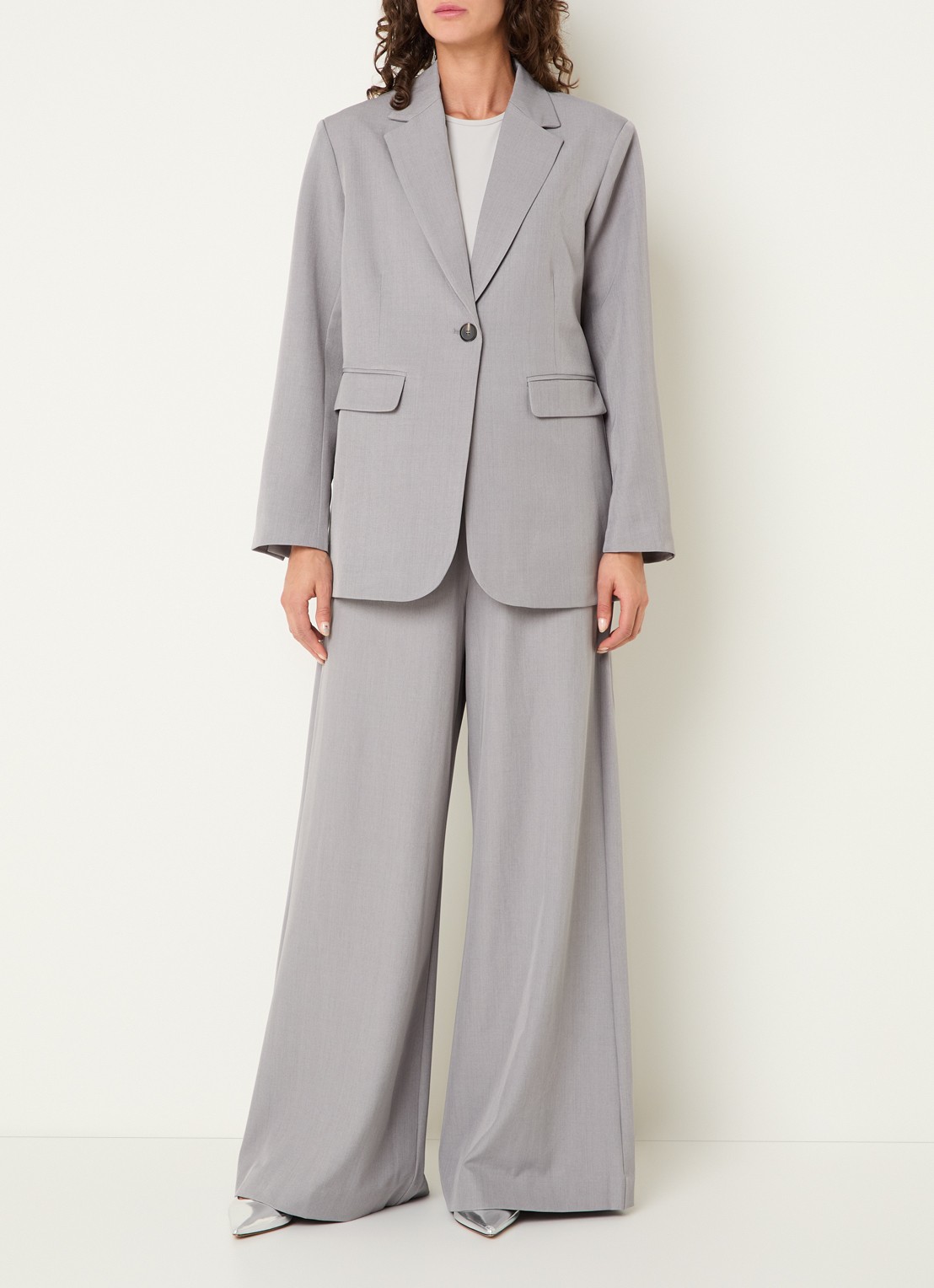 Neo Noir Aarielle blazer met klepzakken en schoudervulling - voorkant 4 lichtgrijs