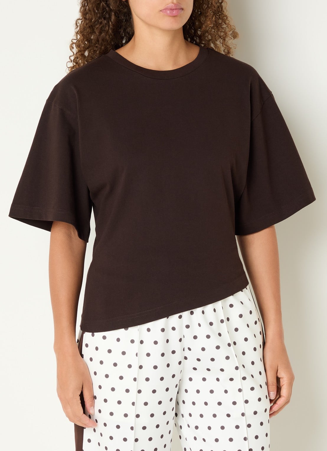 Neo Noir Alira T-shirt met asymmetrische zoom - detail donkerbruin