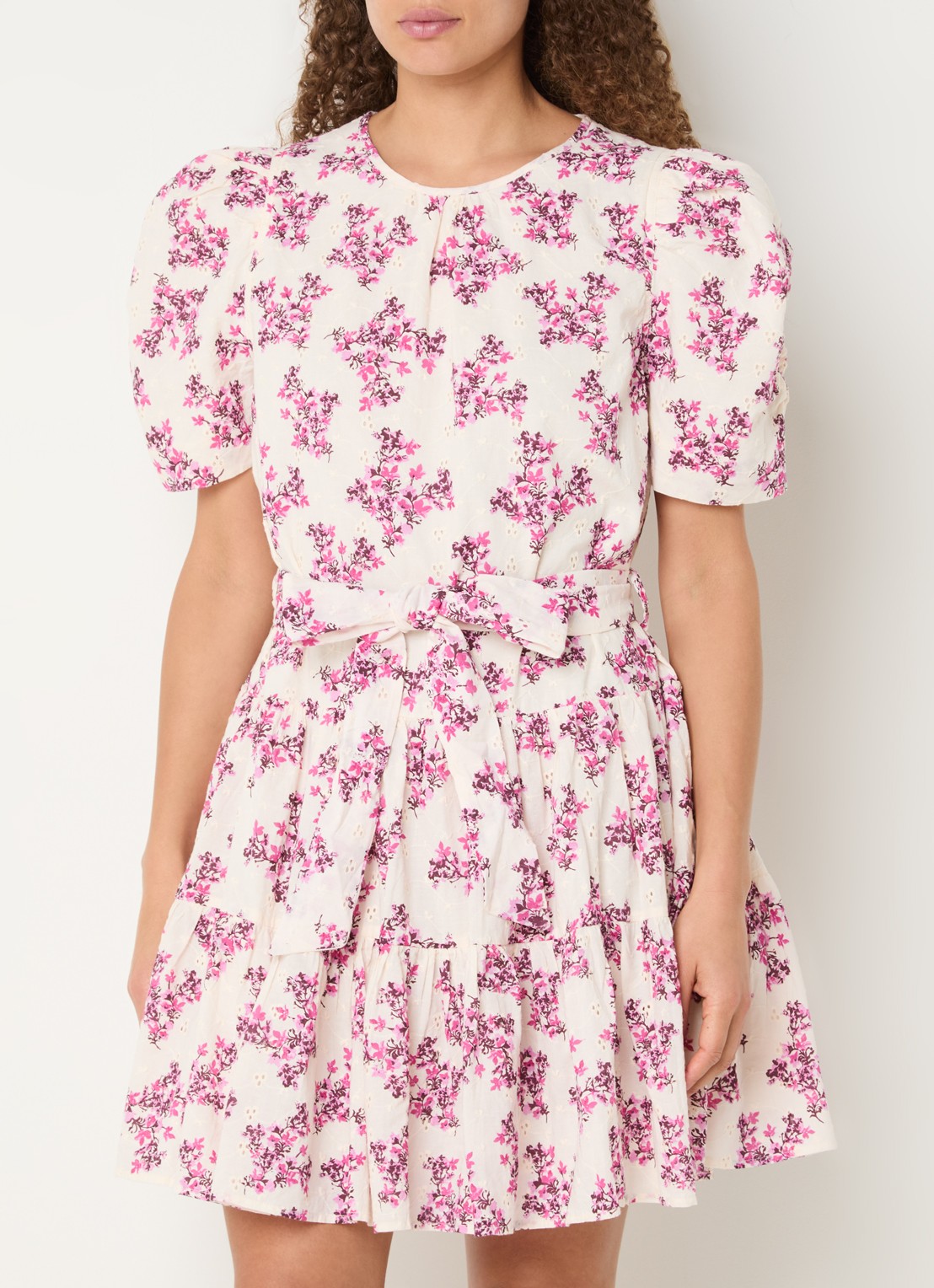 Neo Noir Annitas Starling mini jurk met bloemenprint en pofmouw - detail 2 fuchsia