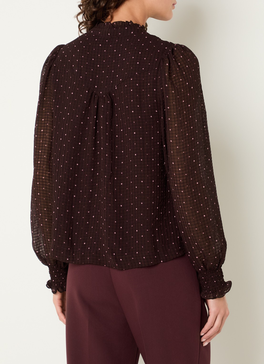 Neo Noir Astrida blouse met stippenprint en structuur - achterkant 4 bordeauxrood