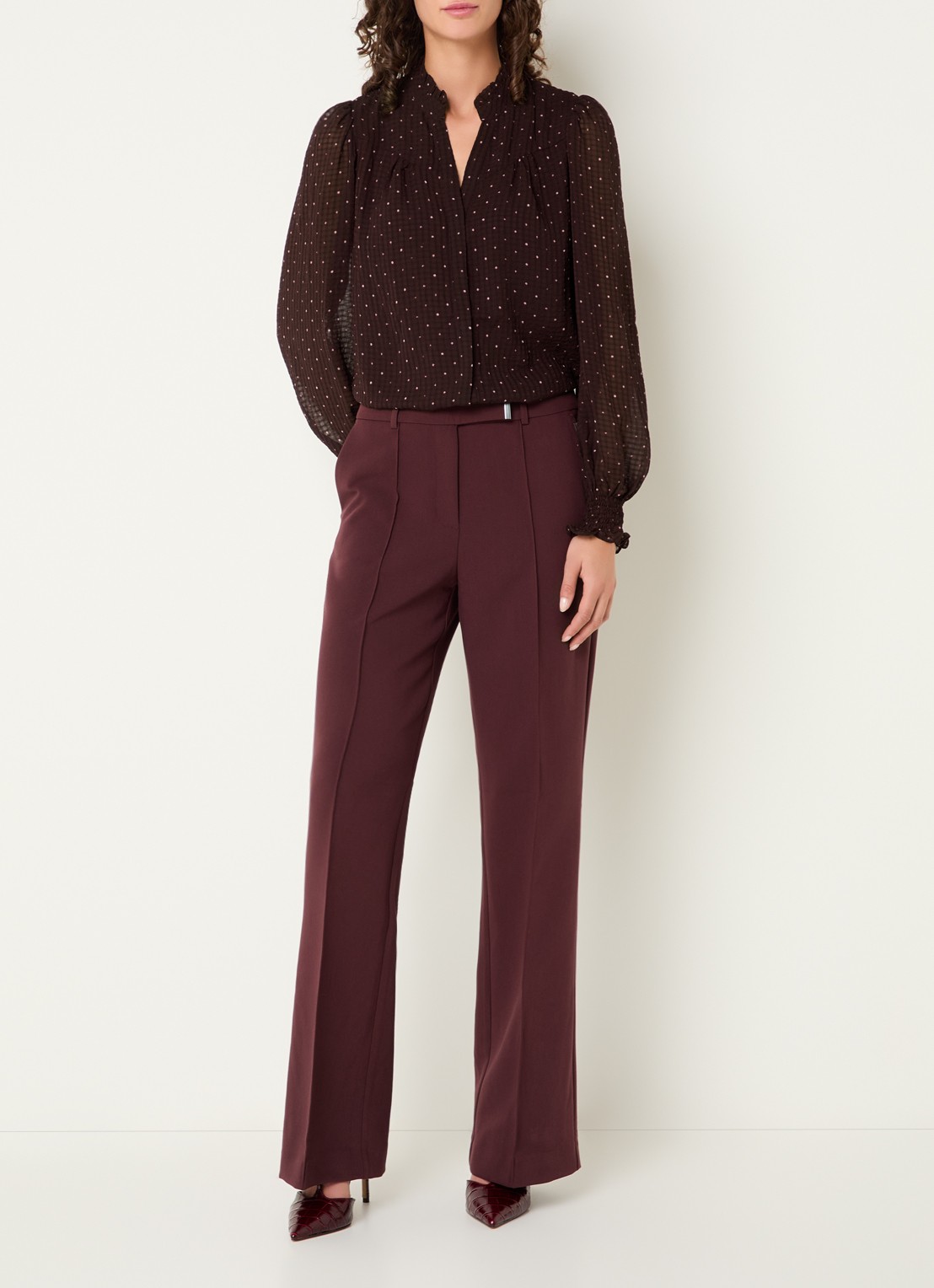 Neo Noir Astrida blouse met stippenprint en structuur - voorkant 2 bordeauxrood
