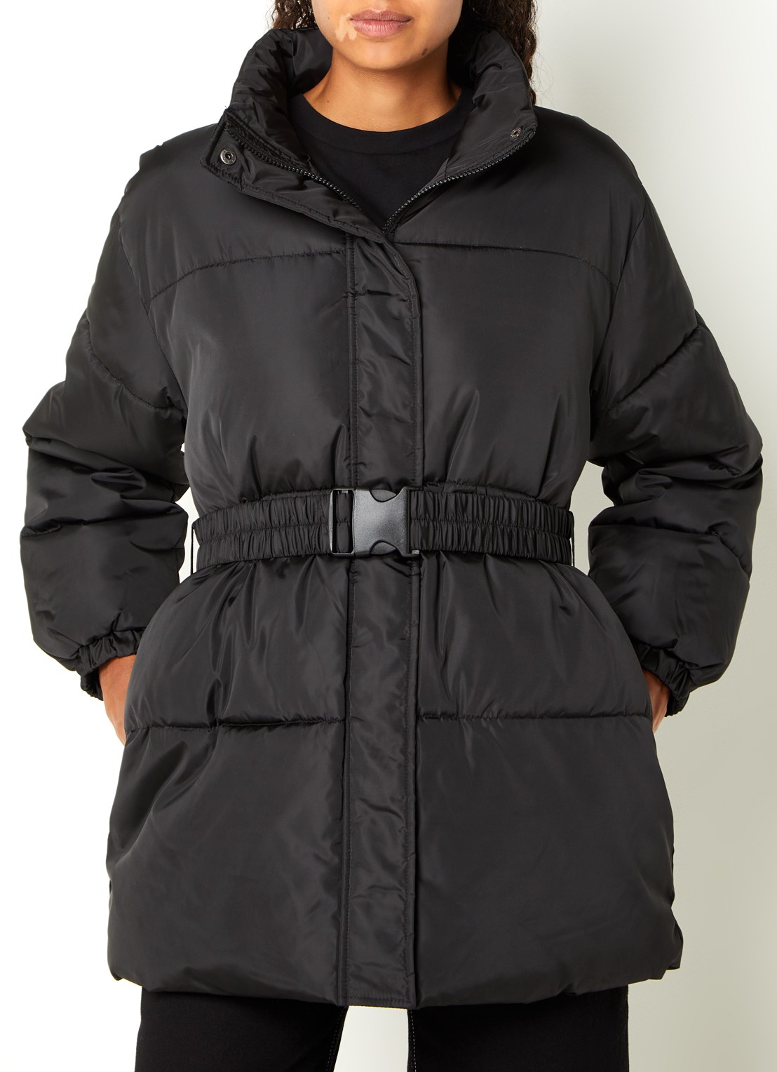 Neo Noir Bobbie puffer jack met ceintuur - detail 4 zwart