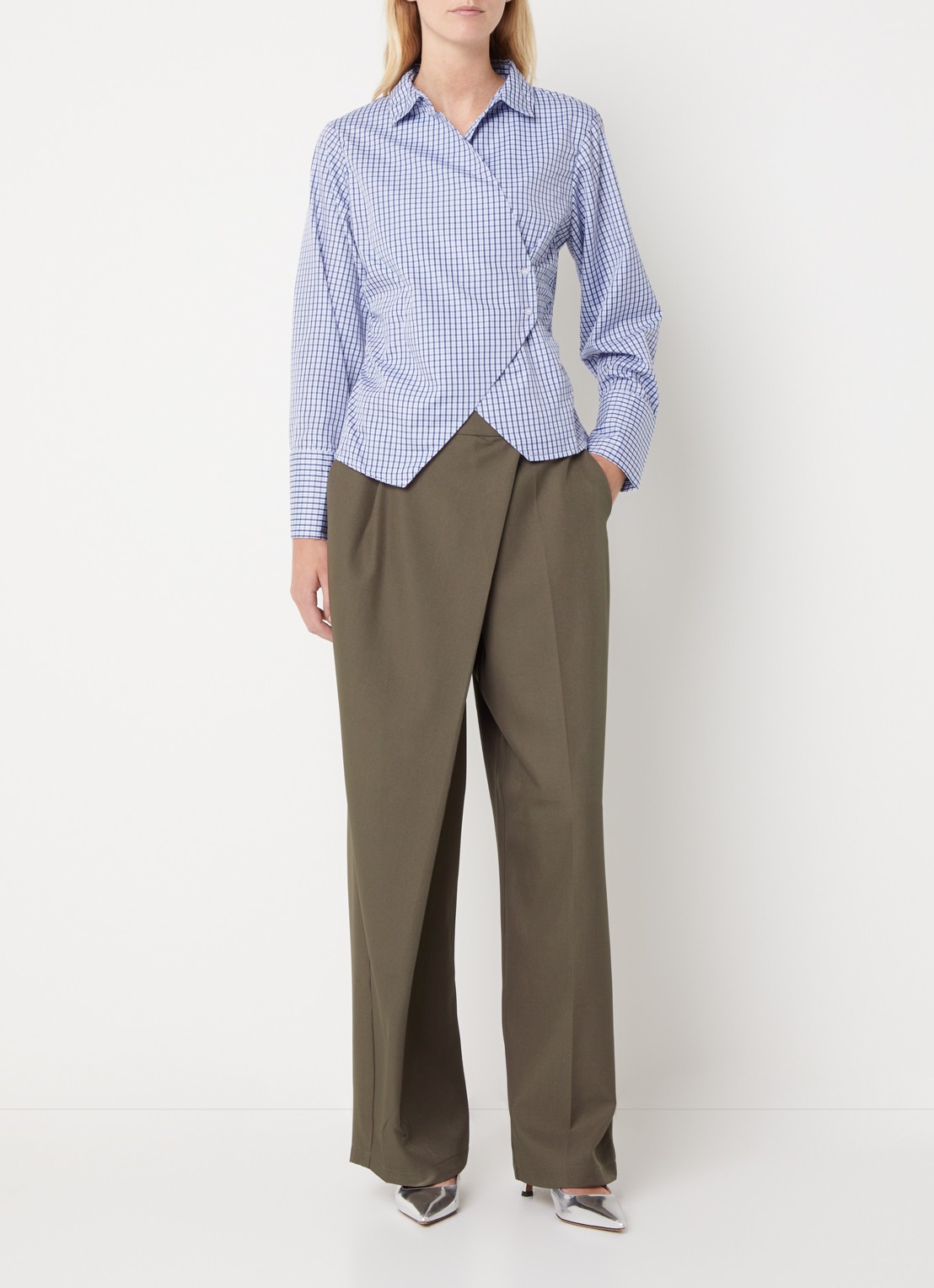 Neo Noir Calina high waist straight fit pantalon met overslag - voorkant 4 donkerbruin