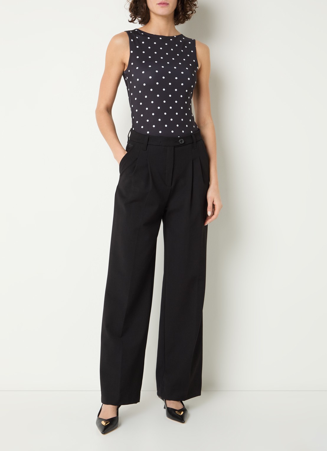 Neo Noir Ditty top met stippenprint - voorkant 2 zwart