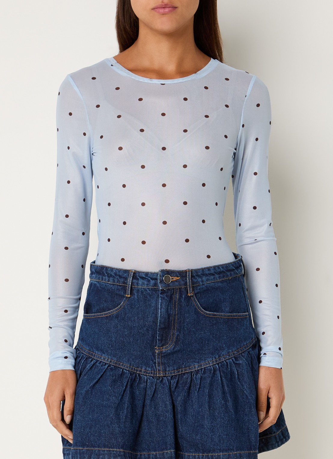 Neo Noir Ella Space semi-transparante top van mesh met stippenprint - detail 3 lichtblauw