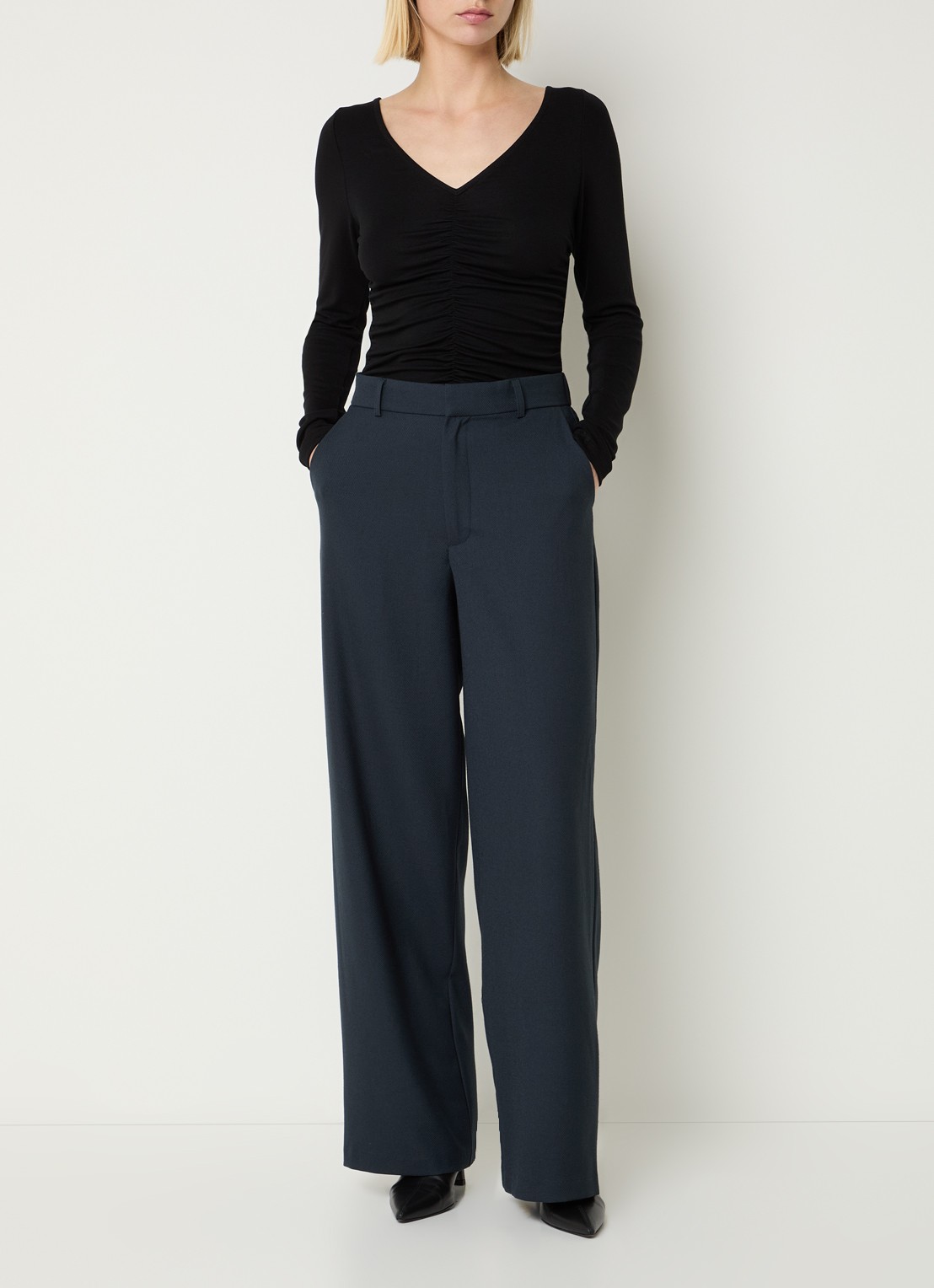 Neo Noir Emmett high waist straight fit pantalon met steekzakken - voorkant 3 donkerblauw