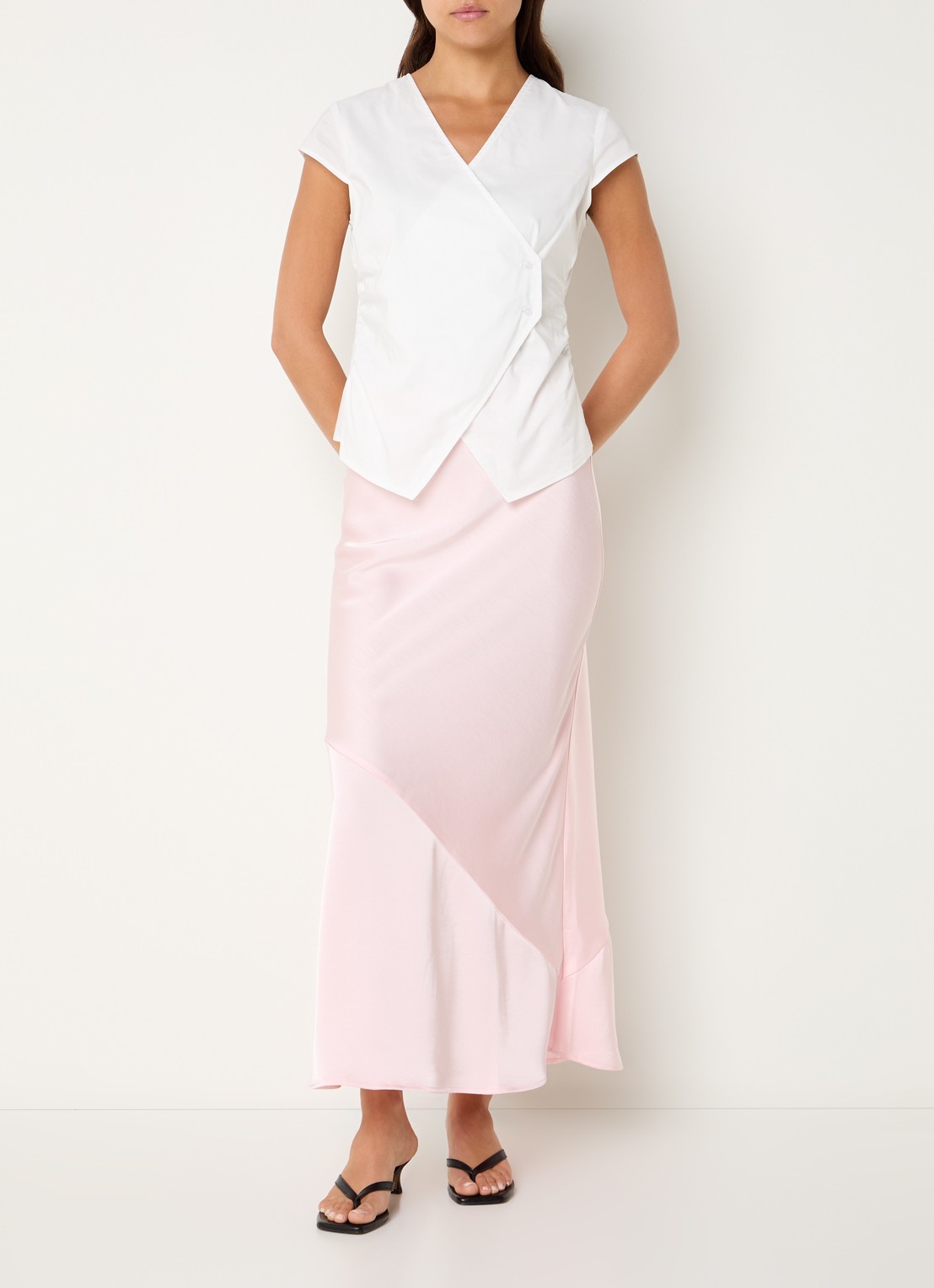 Neo Noir Fidi wikkel top met smockwerk  - voorkant 3 wit