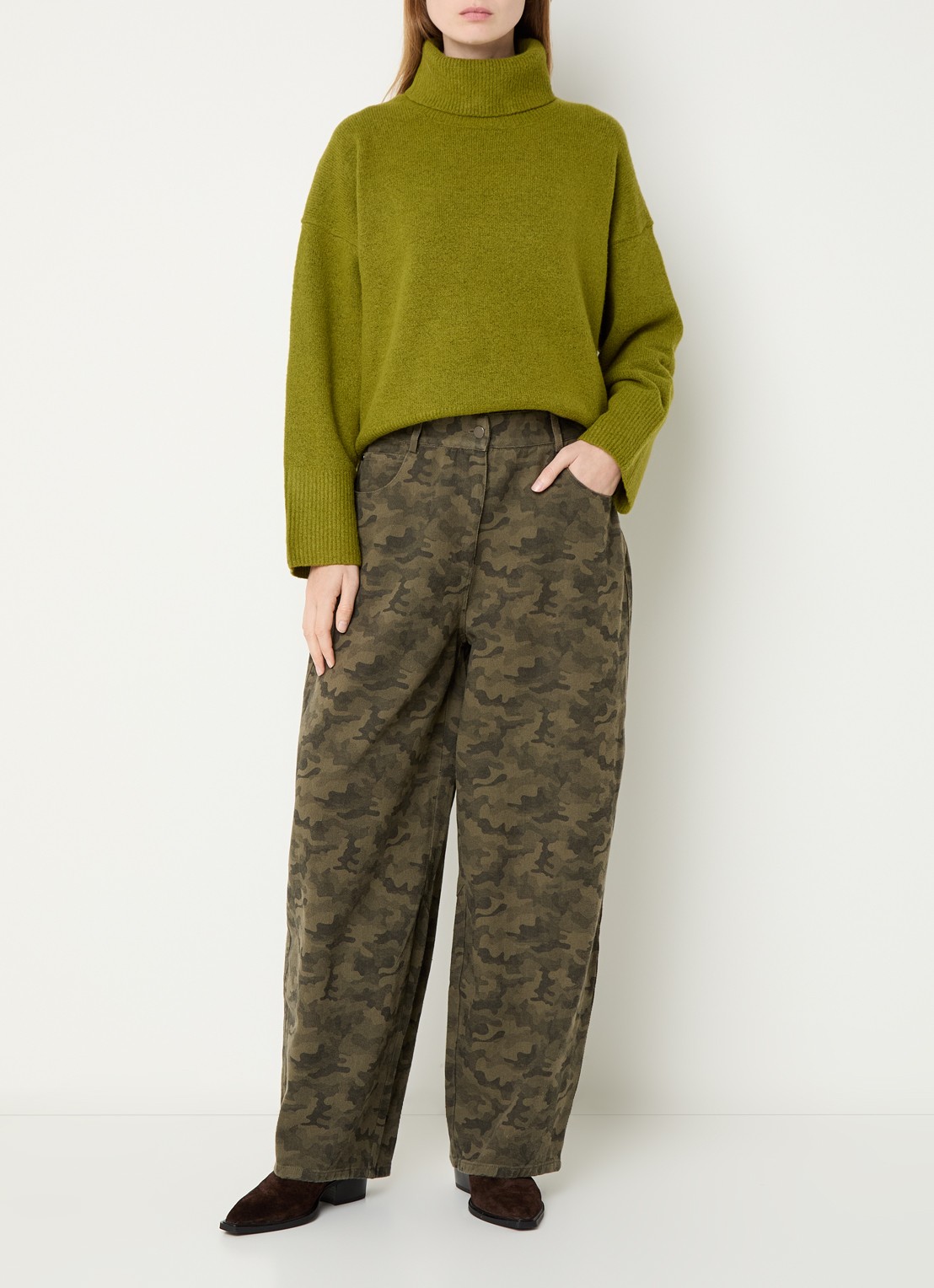 Neo Noir Haven high waist tapered fit broek met camouflageprint - voorkant 3 legergroen