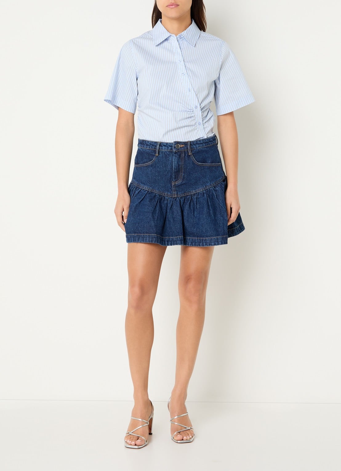 Neo Noir Hazel Stripe asymmetrische blouse met streepprint - voorkant 4 lichtblauw