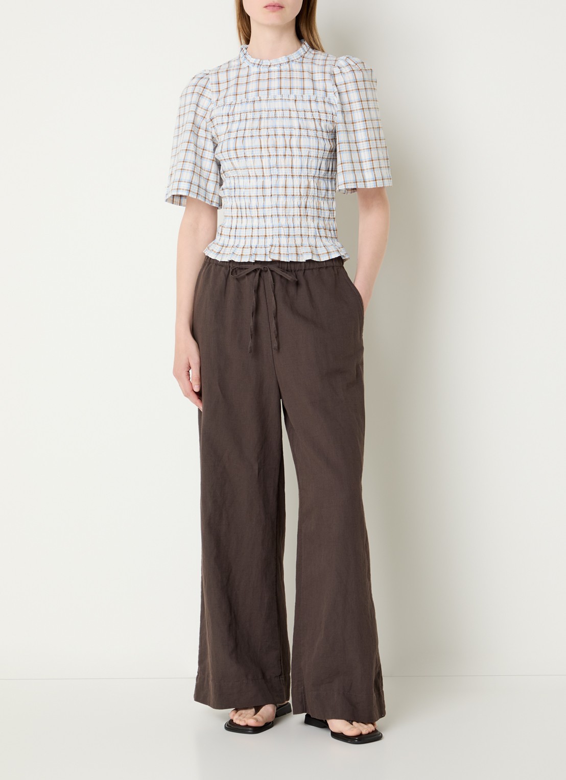 Neo Noir Heifa high waist wide fit broek in linnenblend met steekzakken  - voorkant 2 donkerbruin