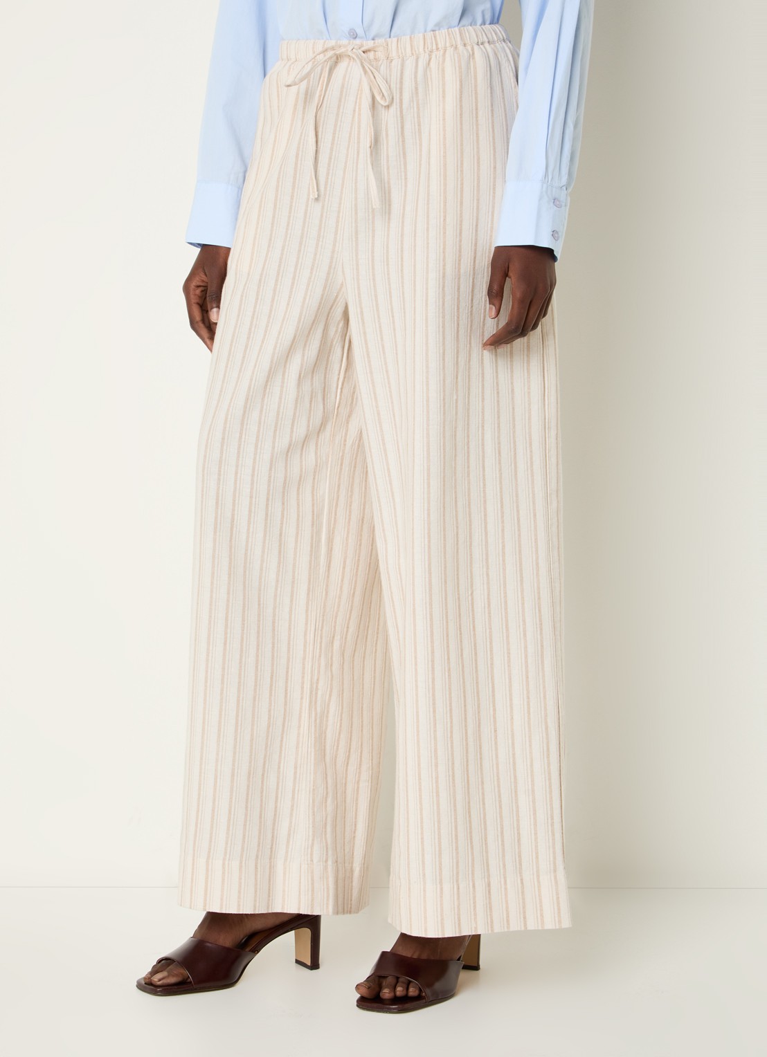 Neo Noir Heifa high waist wide fit broek in linnenblend met streepprint - detail 4 zand
