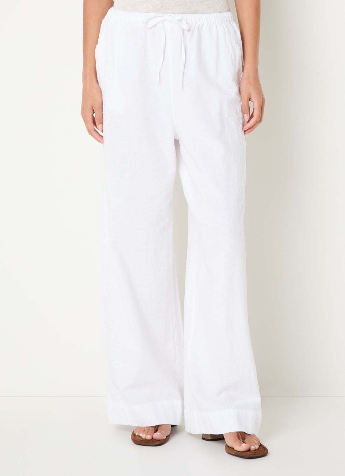 Neo Noir Heifa high waist wide fit pantalon met borduring - detail 2 wit