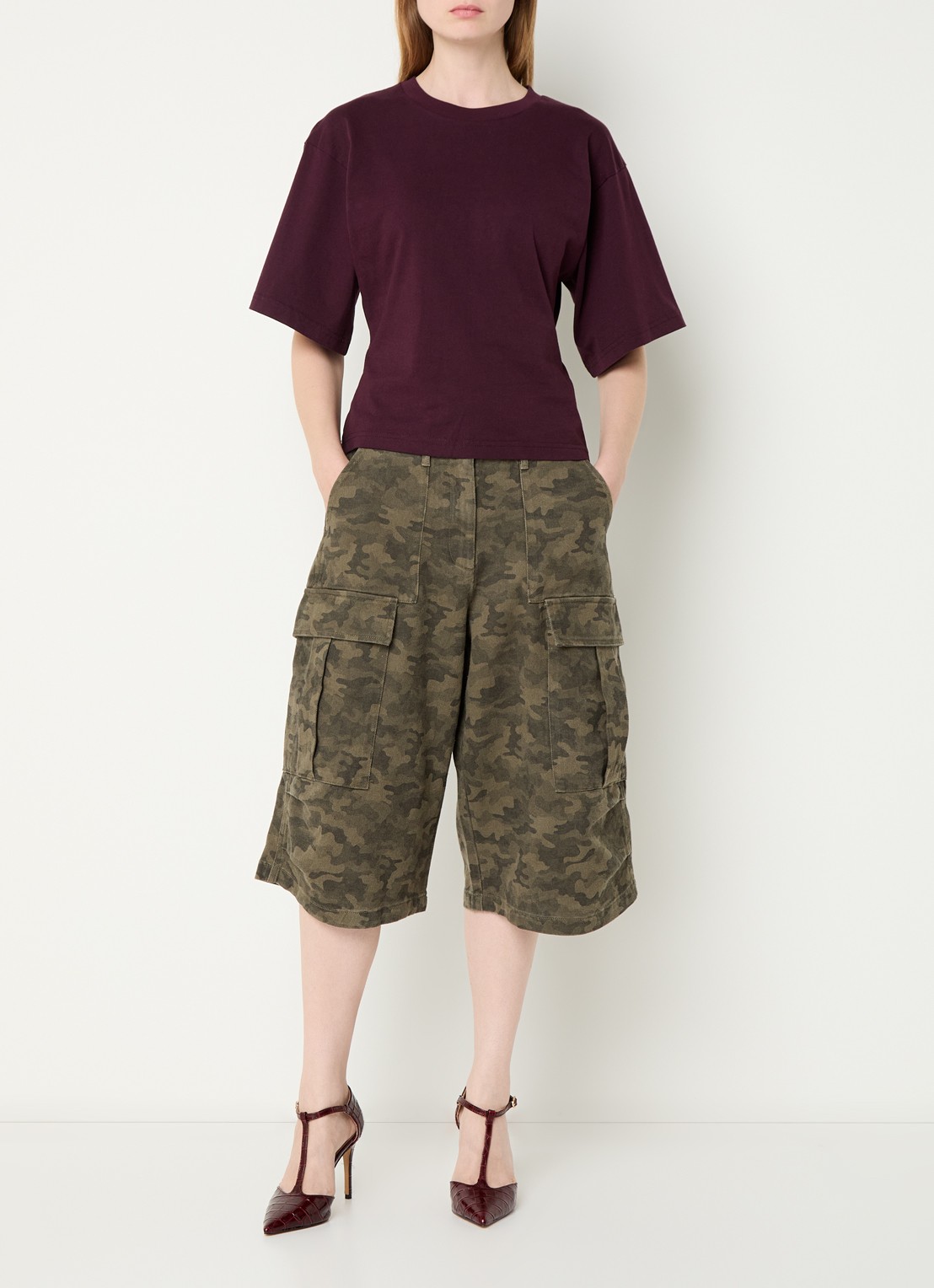 Neo Noir Islana high waist loose fit korte cargobroek met camouflageprint - voorkant 2 legergroen