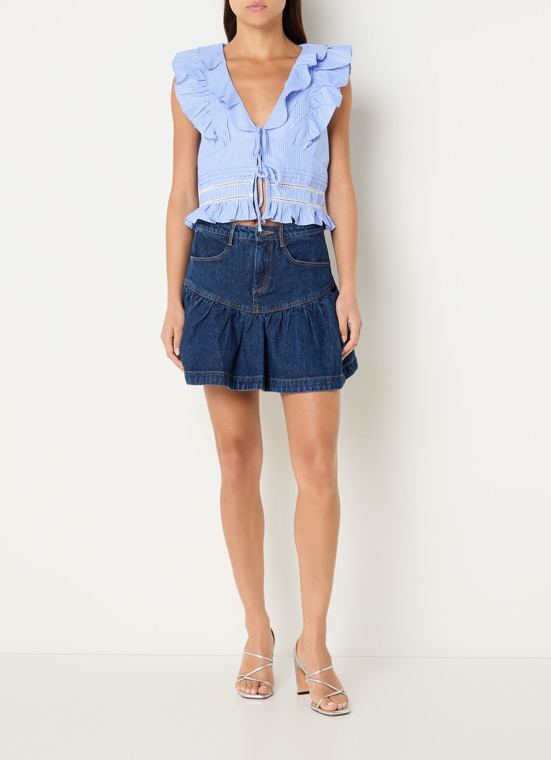 Neo Noir Jolia top met streepprint en volant - voorkant 4 lichtblauw