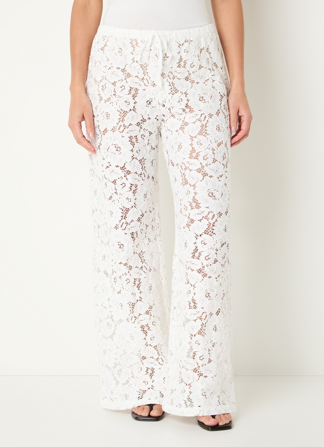 Neo Noir Kelans mid waist flared fit broek van kant  - detail 4 gebroken wit