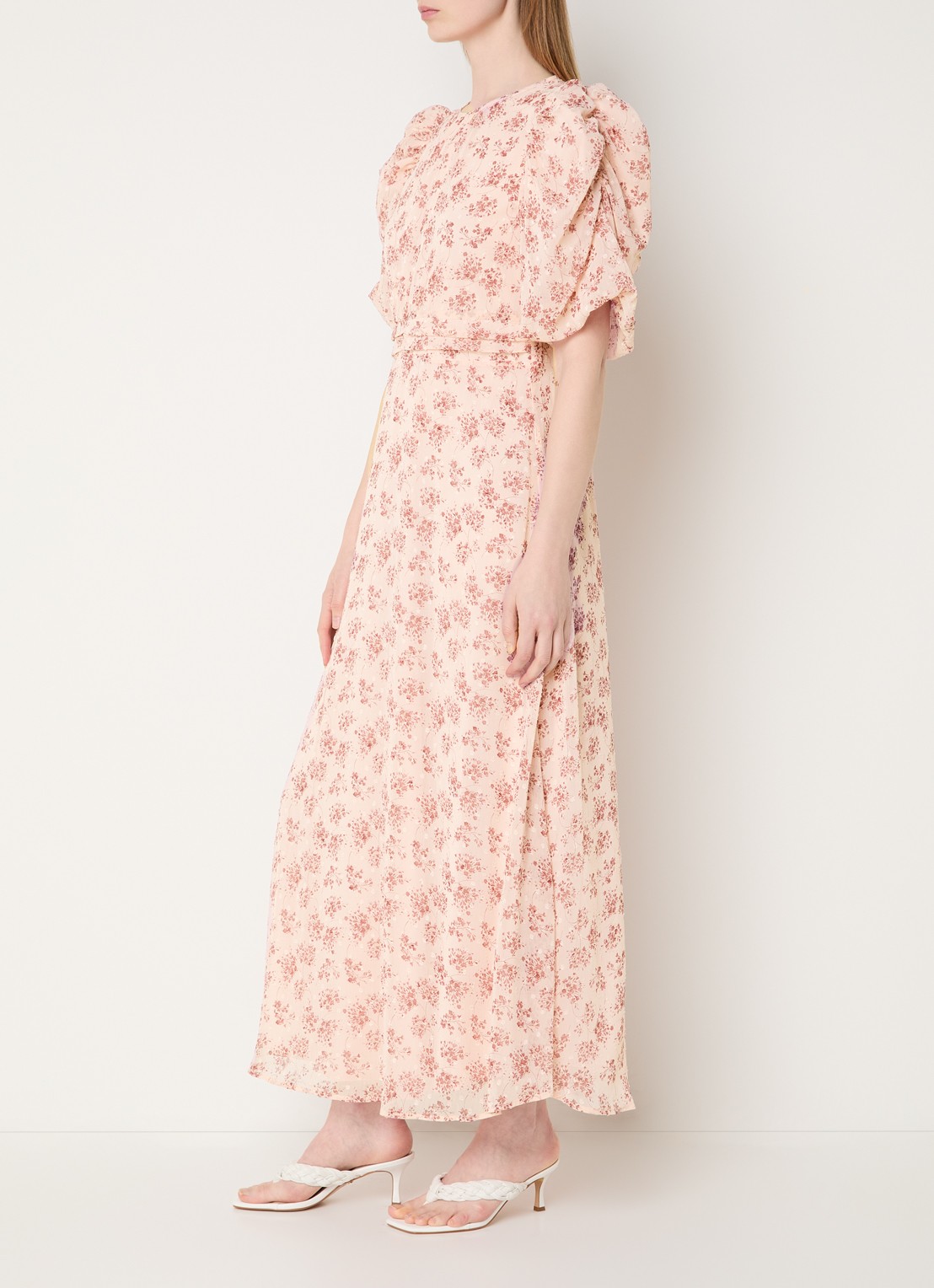 Neo Noir Kikka maxi jurk met bloemenprint - voorkant 3 lichtroze