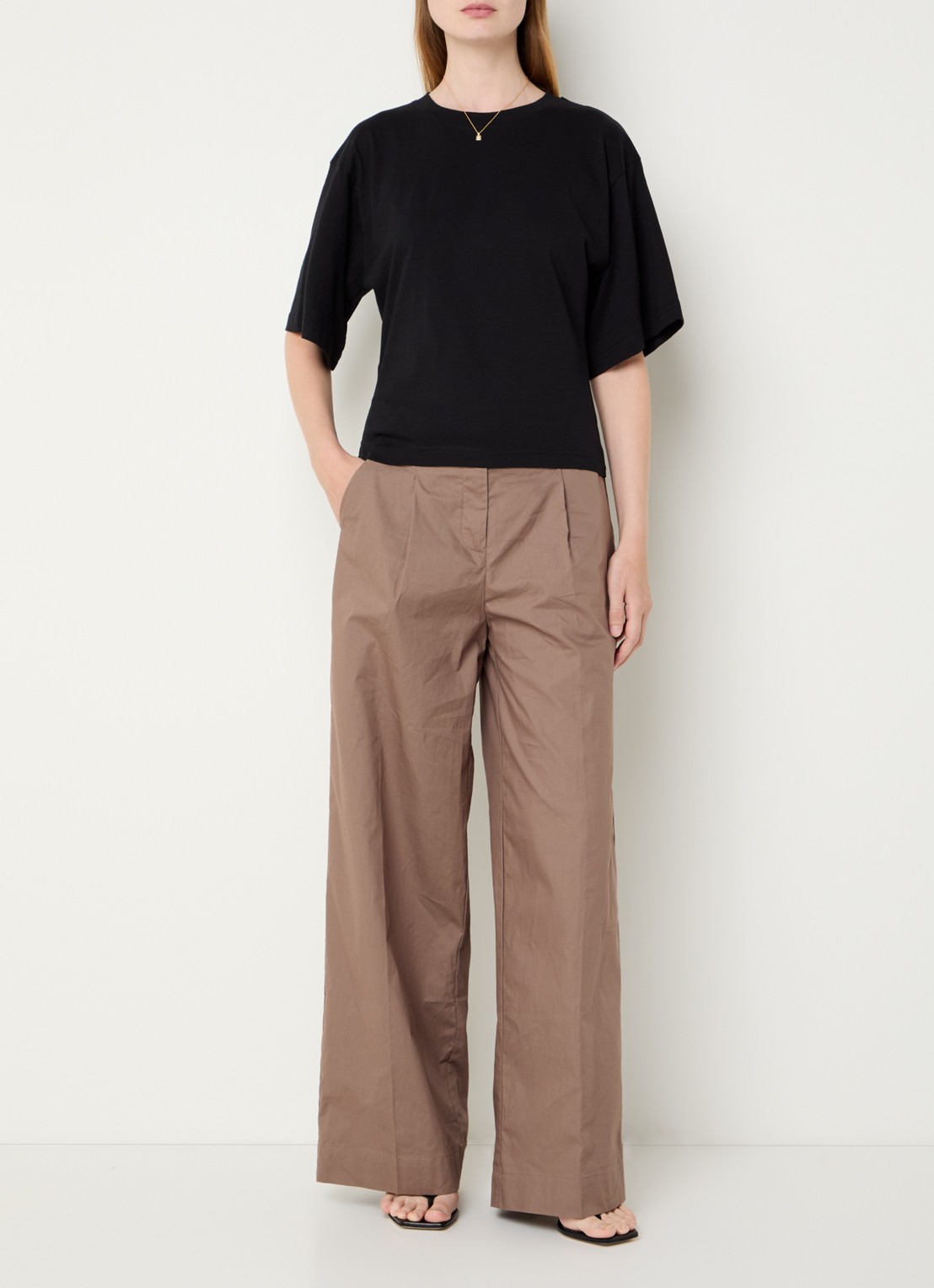 Neo Noir Malba high waist wide fit pantalon met steekzakken - voorkant 2 bruin
