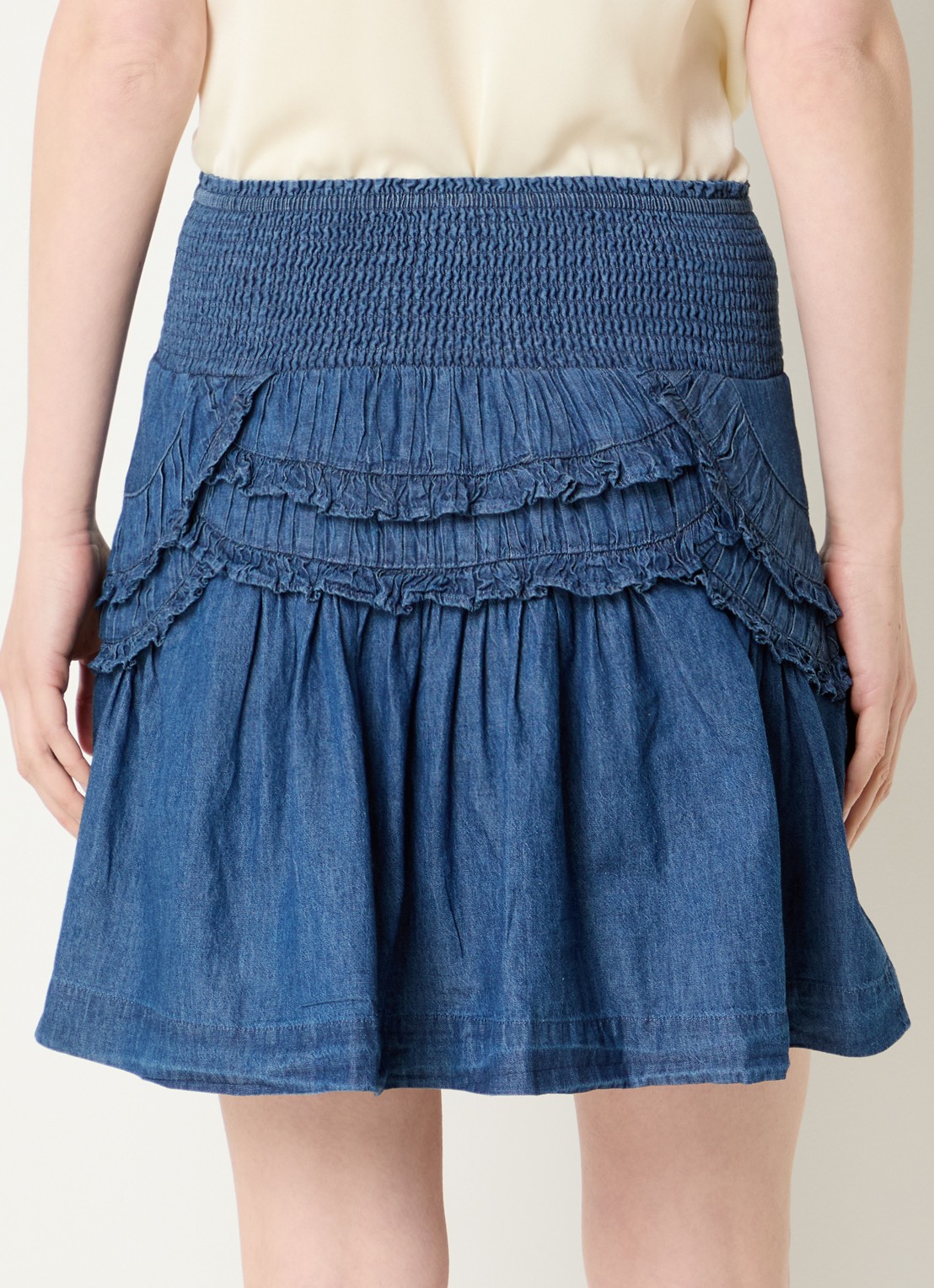 Neo Noir Maliah minirok van denim met smockwerk  - achterkant 4 indigo