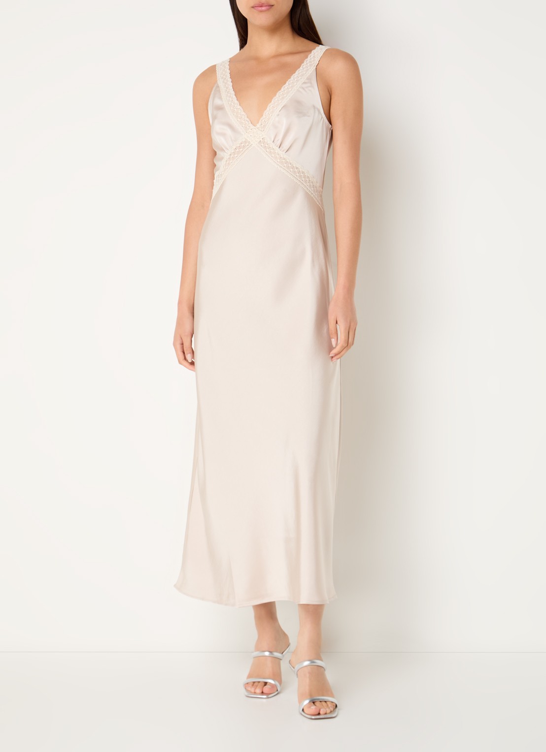 Neo Noir Maxi jurk van satijn met details van kant - detail 4 beige