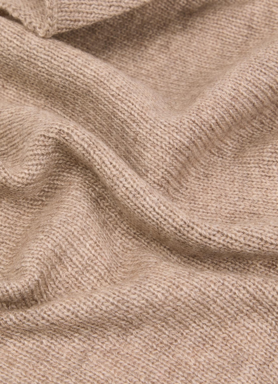 Neo Noir Misty sjaal in kasjmierblend 135 x 25 cm - detail donkerbeige