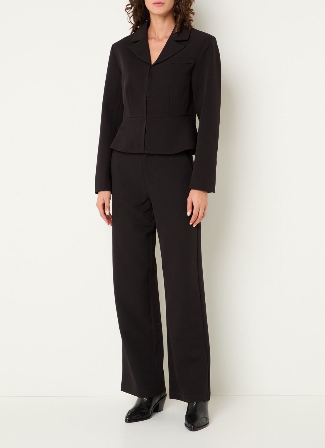 Neo Noir Nathalie high waist straight fit pantalon met steekzakken - voorkant 4 zwart