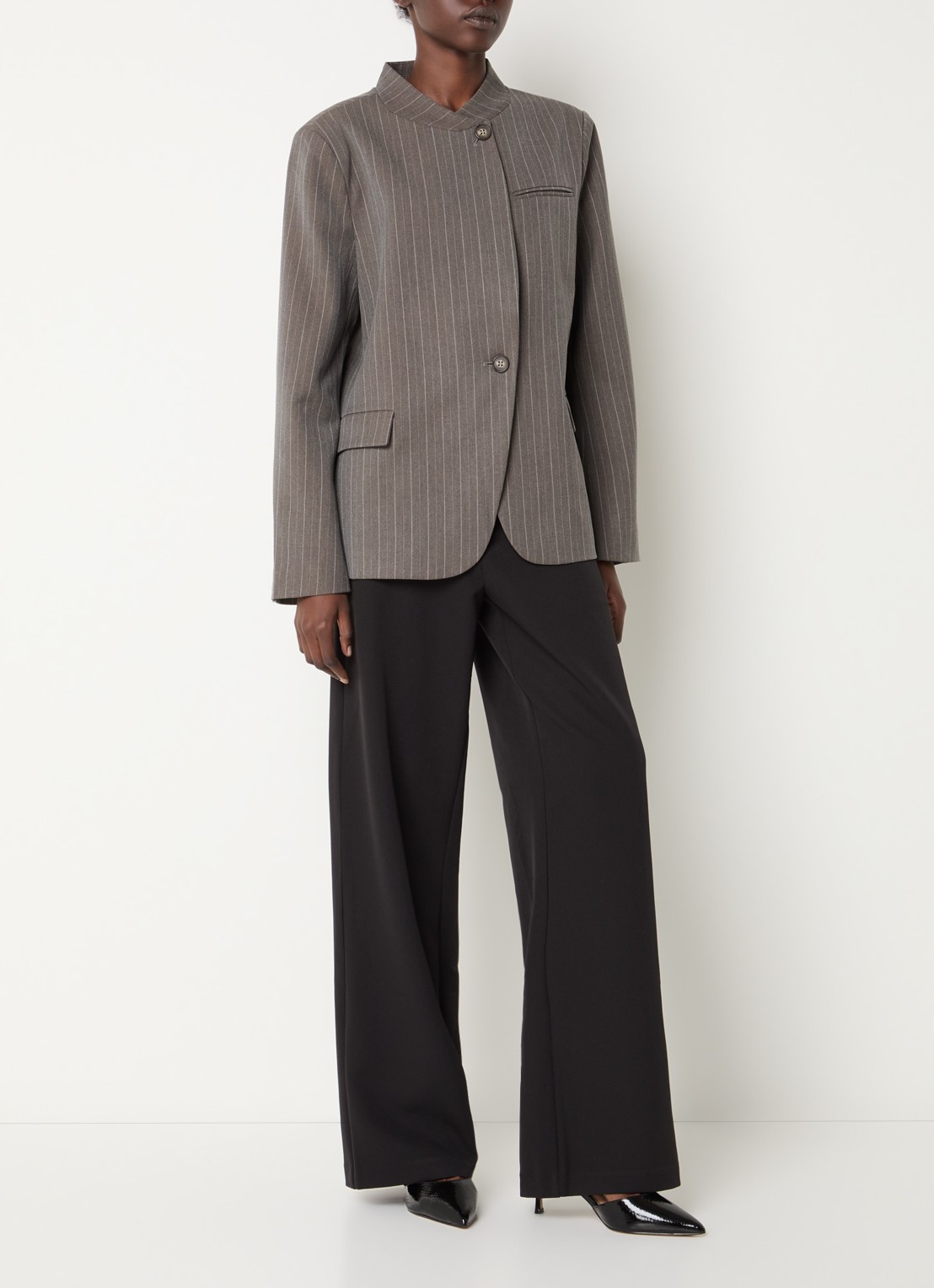 Neo Noir Nerine blazer met krijtstreep en klepzakken - voorkant 4 taupe
