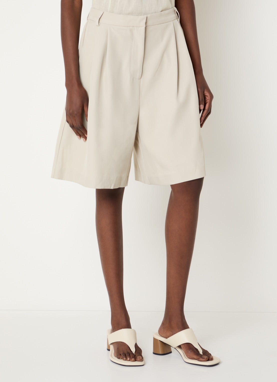 Neo Noir Nika high waist wide fit korte broek met steekzakken - detail 4 beige