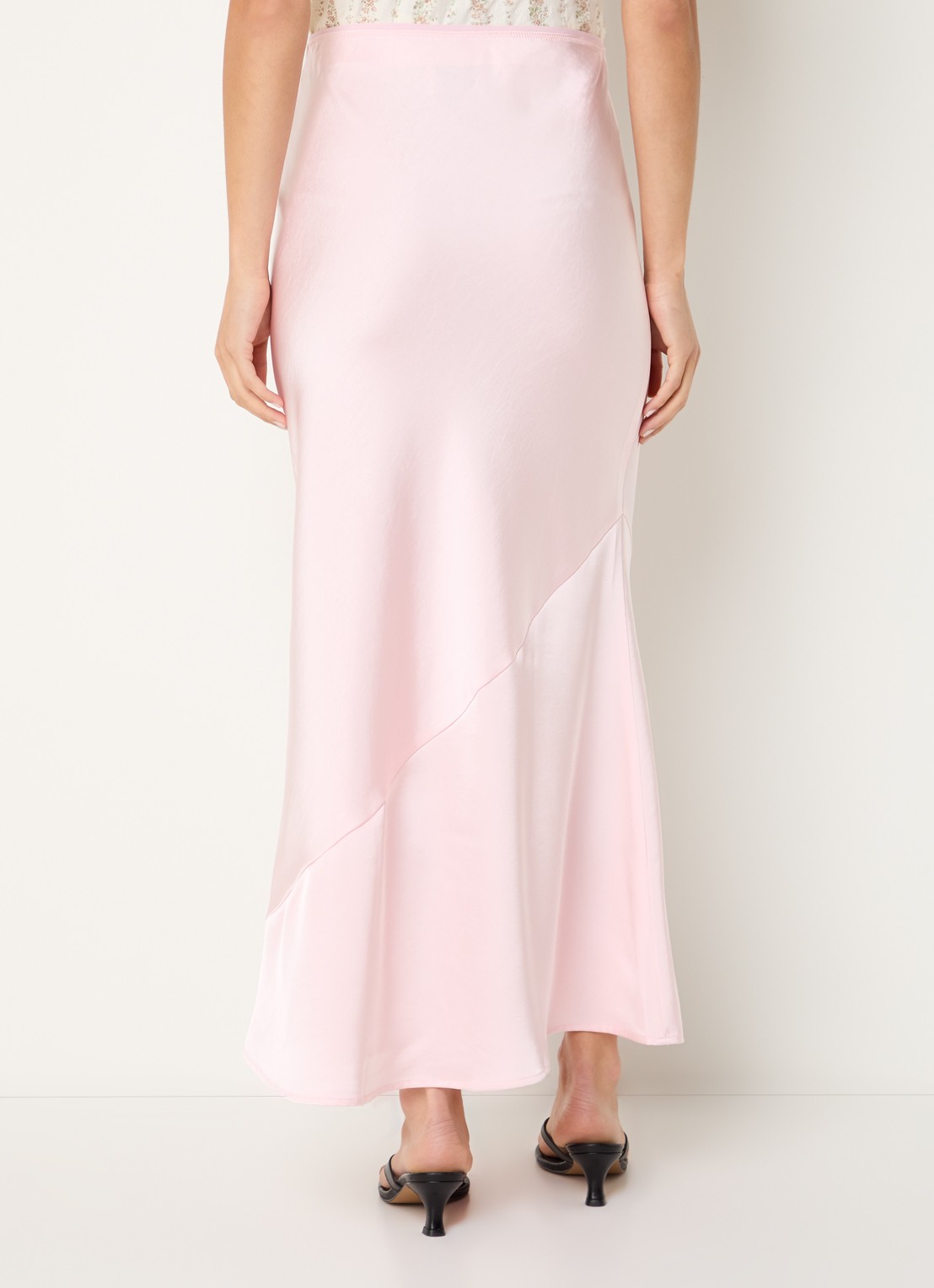Neo Noir Ninad high waist midi A-lijn rok van satijn  - achterkant lichtroze