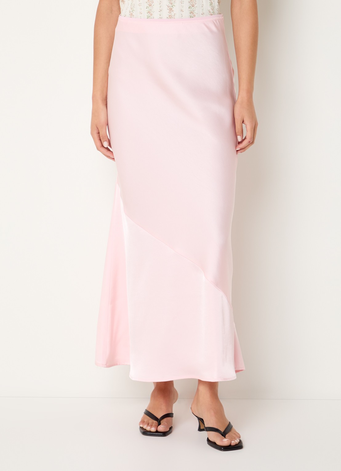 Neo Noir Ninad high waist midi A-lijn rok van satijn  - detail 2 lichtroze