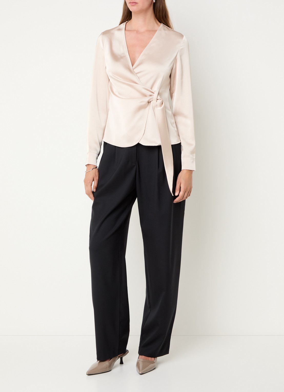 Neo Noir Petris blouse van satijn  - voorkant 3 naturel