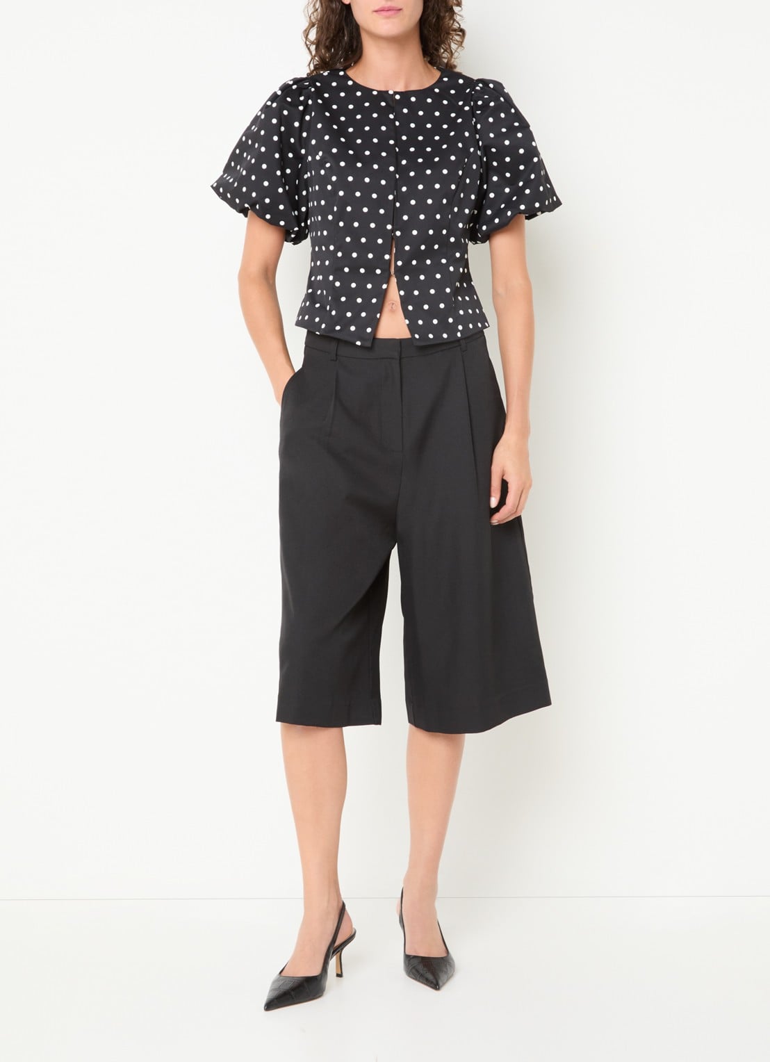 Neo Noir Rima high waist wide fit korte pantalon met plooidetail - voorkant 3 zwart