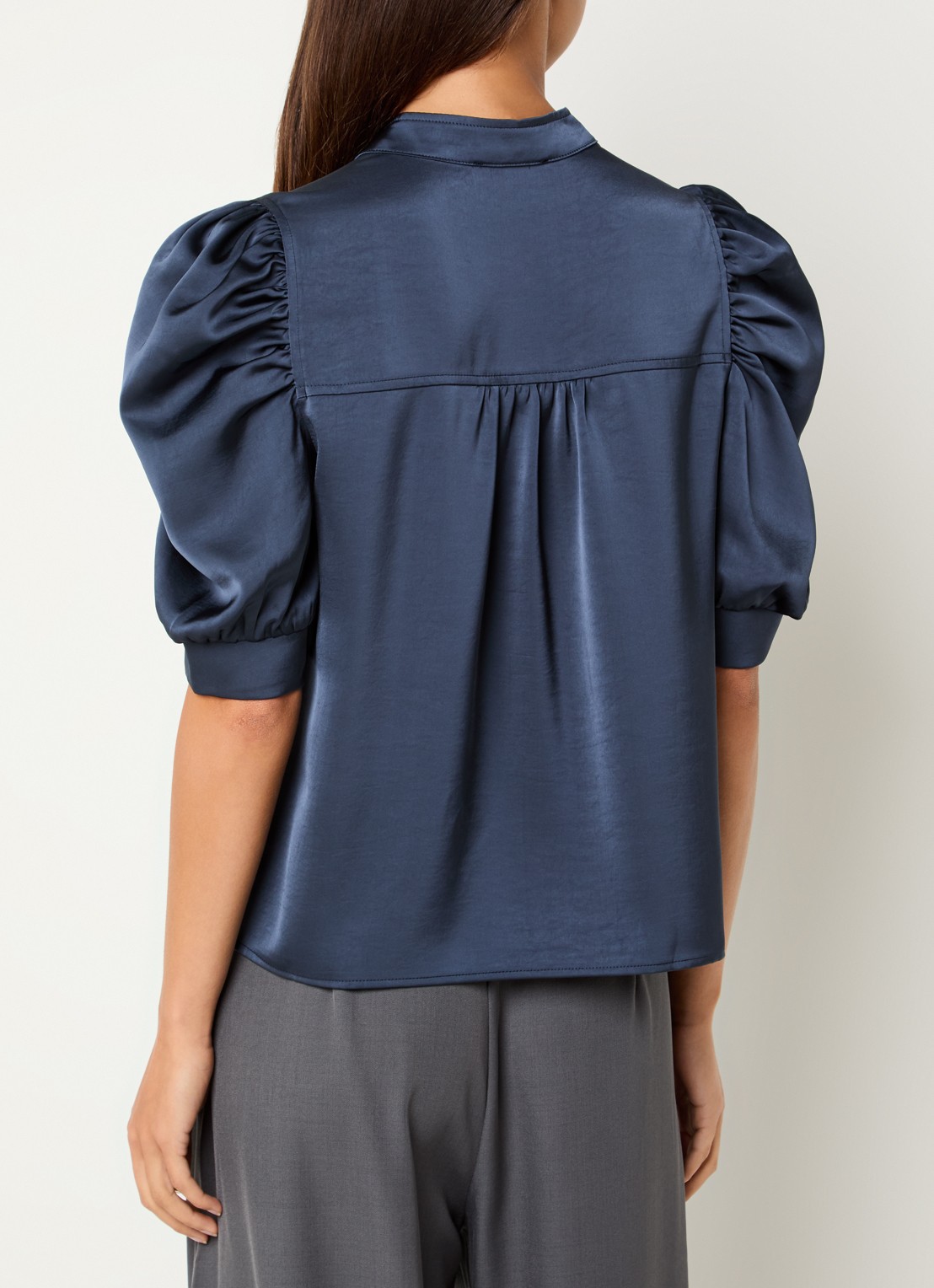 Neo Noir Roella top van satijn met pofmouw - achterkant 3 donkerblauw