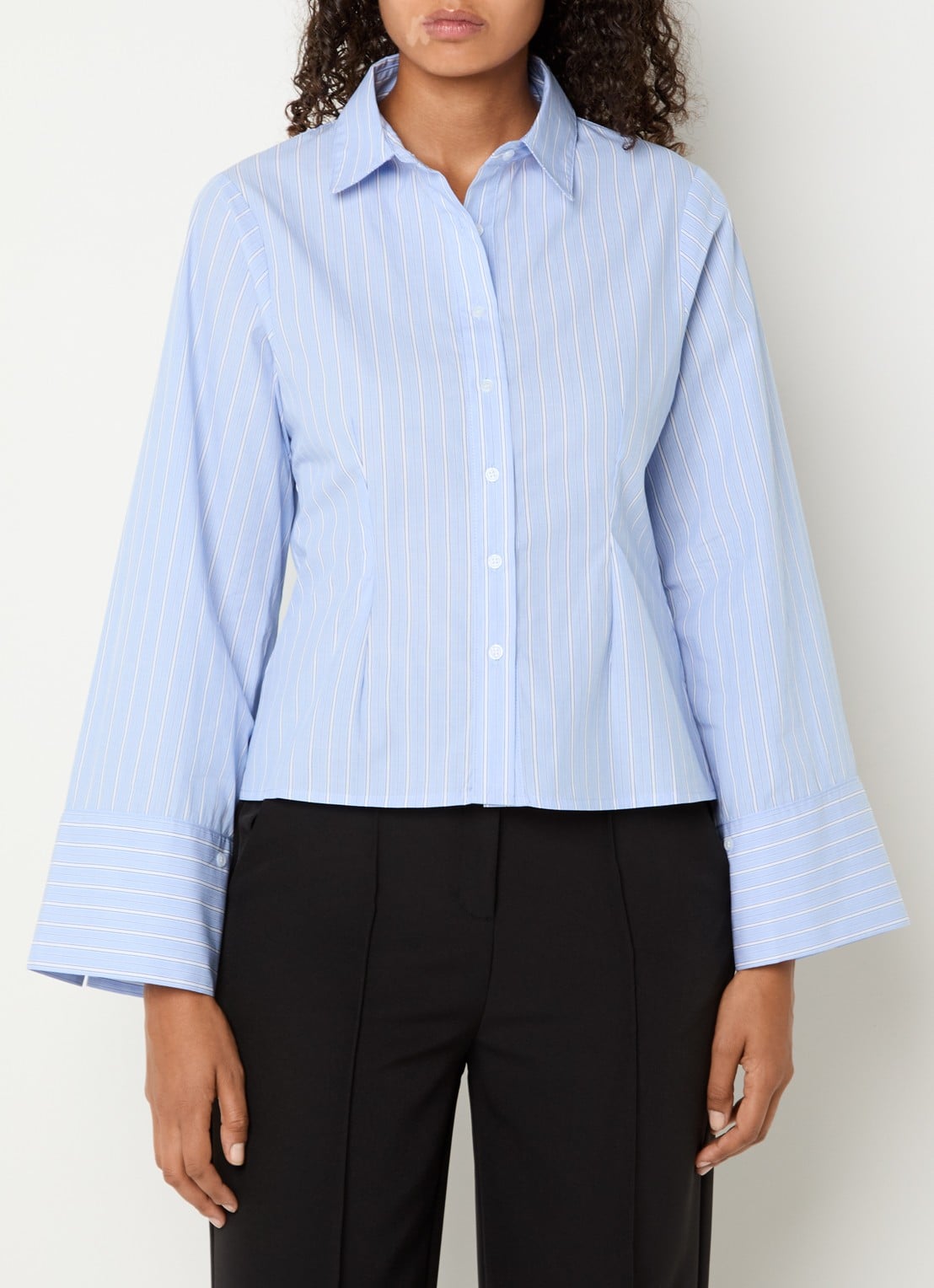 Neo Noir Rosa cropped blouse met streepprint - detail 4 lichtblauw
