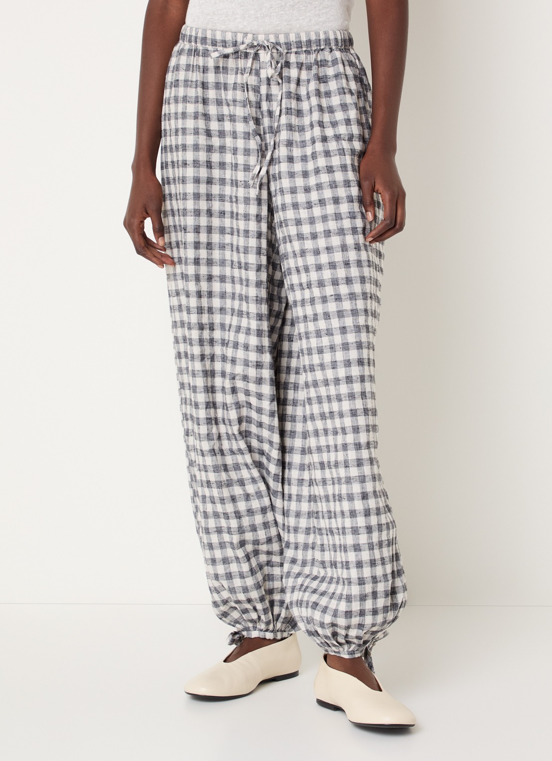Neo Noir Roxane high waist balloon fit broek met ruitdessin en steekzakken - detail zwart