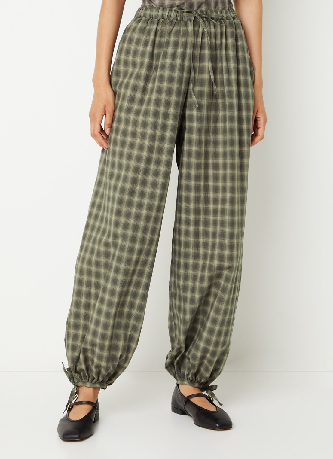 Neo Noir Roxane high waist tapered fit broek met ruitdessin - detail 4 legergroen