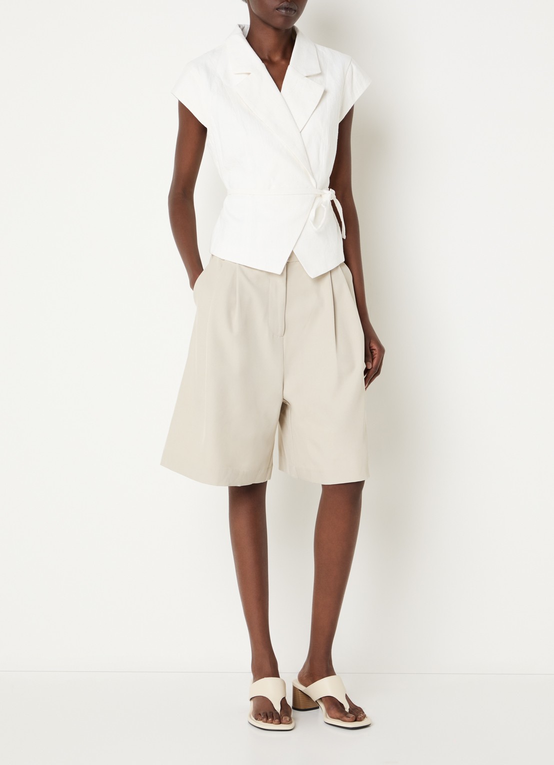 Neo Noir Salima gilet met strikceintuur - voorkant 2 gebroken wit