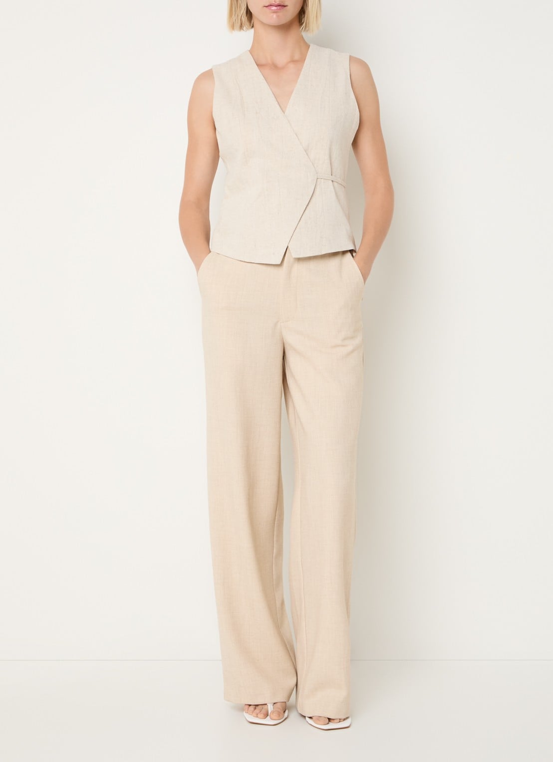 Neo Noir Samara gilet in linnenblend - voorkant 3 beige