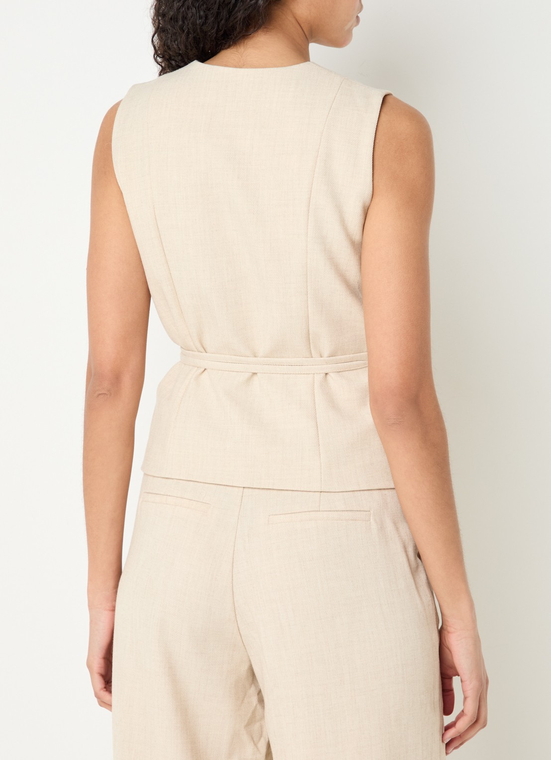 Neo Noir Samara gilet met strikceintuur - achterkant 2 zand