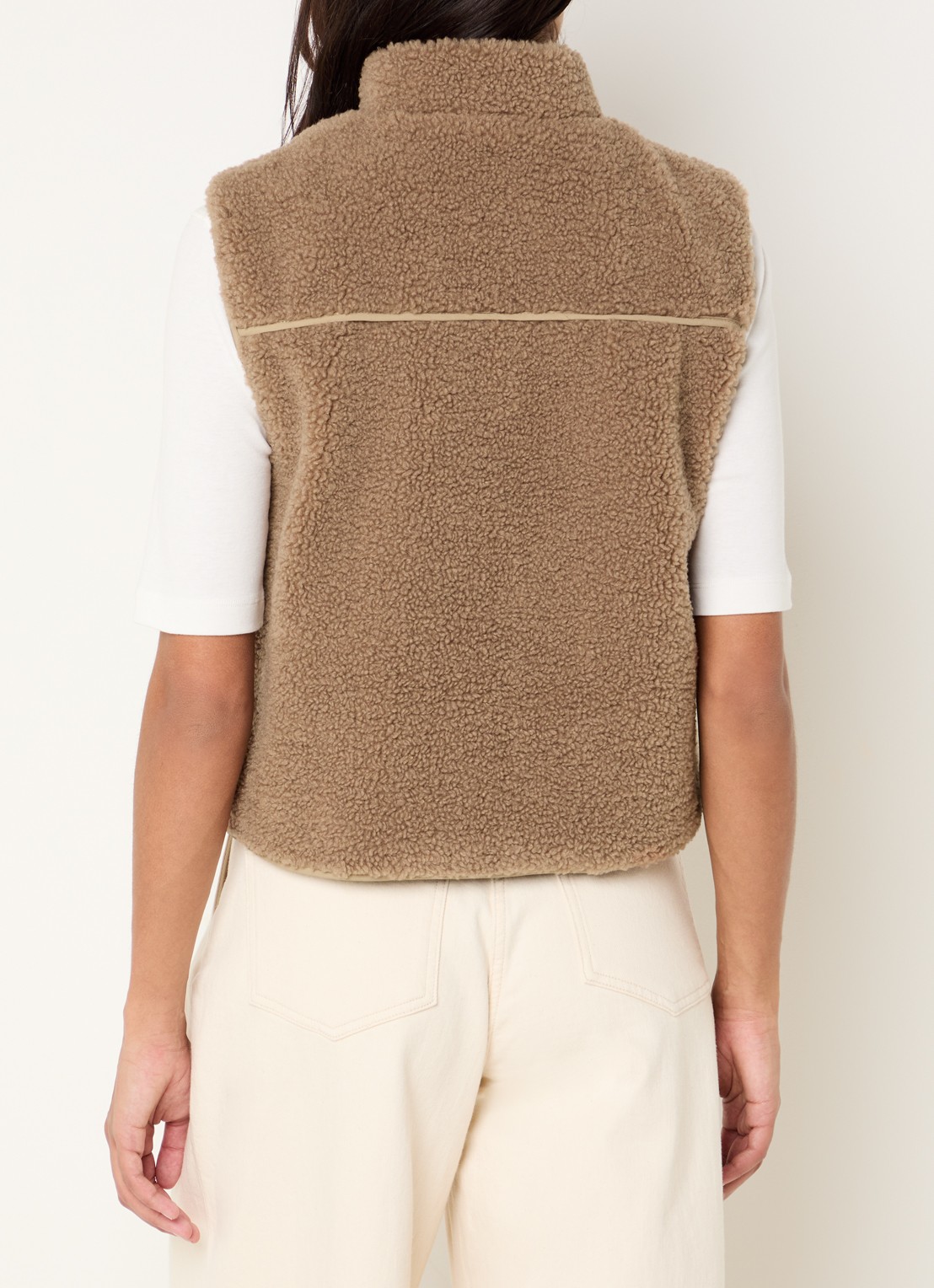 Neo Noir Scout bodywarmer van imitatiebont met steekzakken - achterkant 4 zand