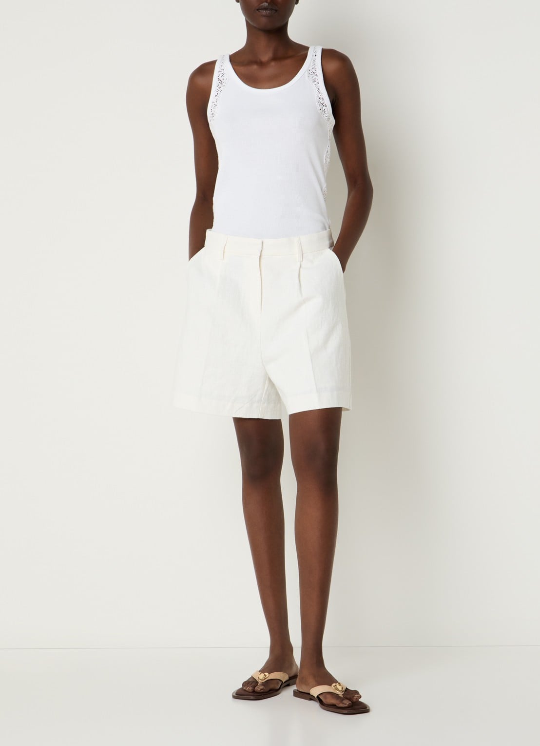 Neo Noir Sega Ramie mid waist loose fit korte broek met steekzakken - voorkant 2 gebroken wit