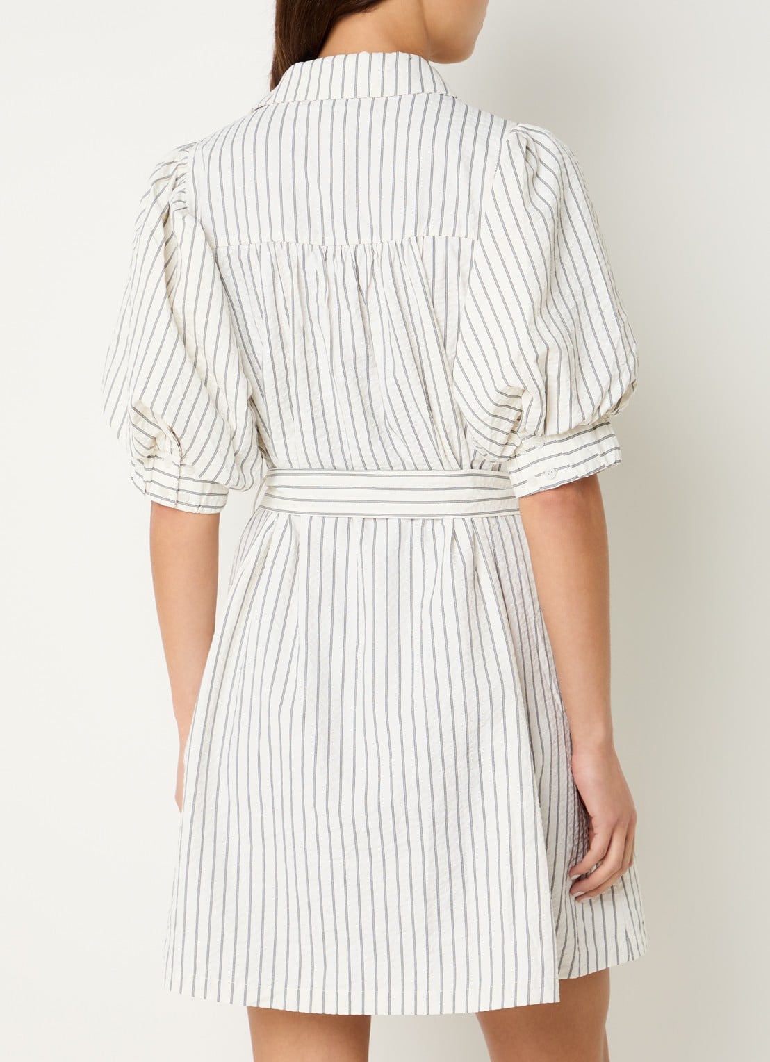 Neo Noir Serene mini blouse jurk met streepprint en strikceintuur  - achterkant 4 gebroken wit