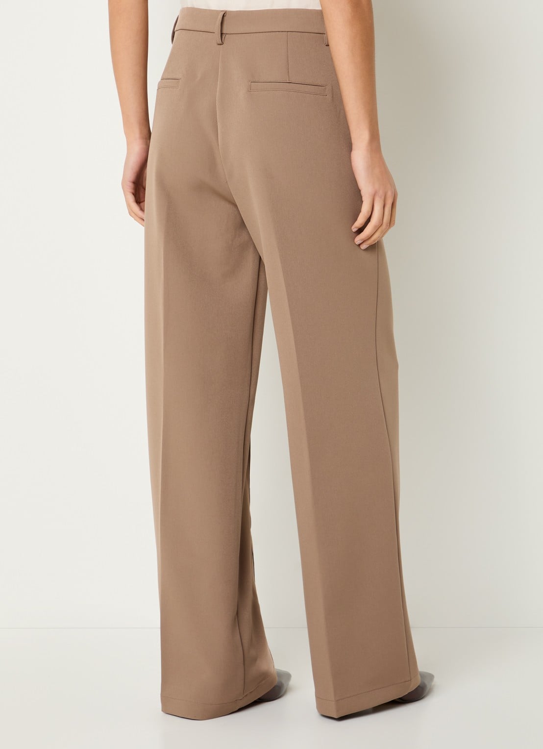 Neo Noir Sury high waist loose fit pantalon met steekzakken - achterkant camel