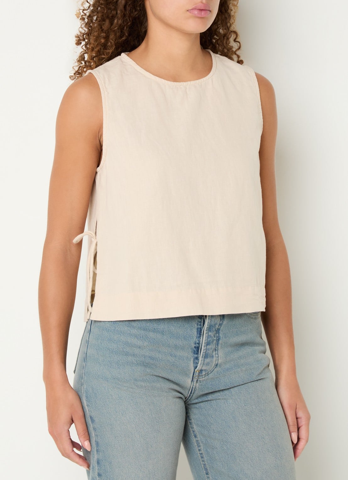 Neo Noir Svetlana top in linnenblend met strikdetail - detail 3 zand