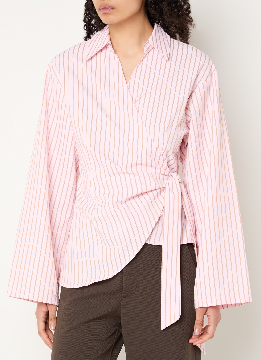 Neo Noir Tifuna asymmetrische blouse met streepprint en overslag - detail 3 roze