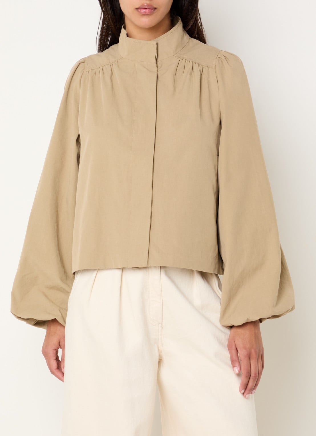 Neo Noir Tirsa trenchcoat met steekzakken - detail 2 beige