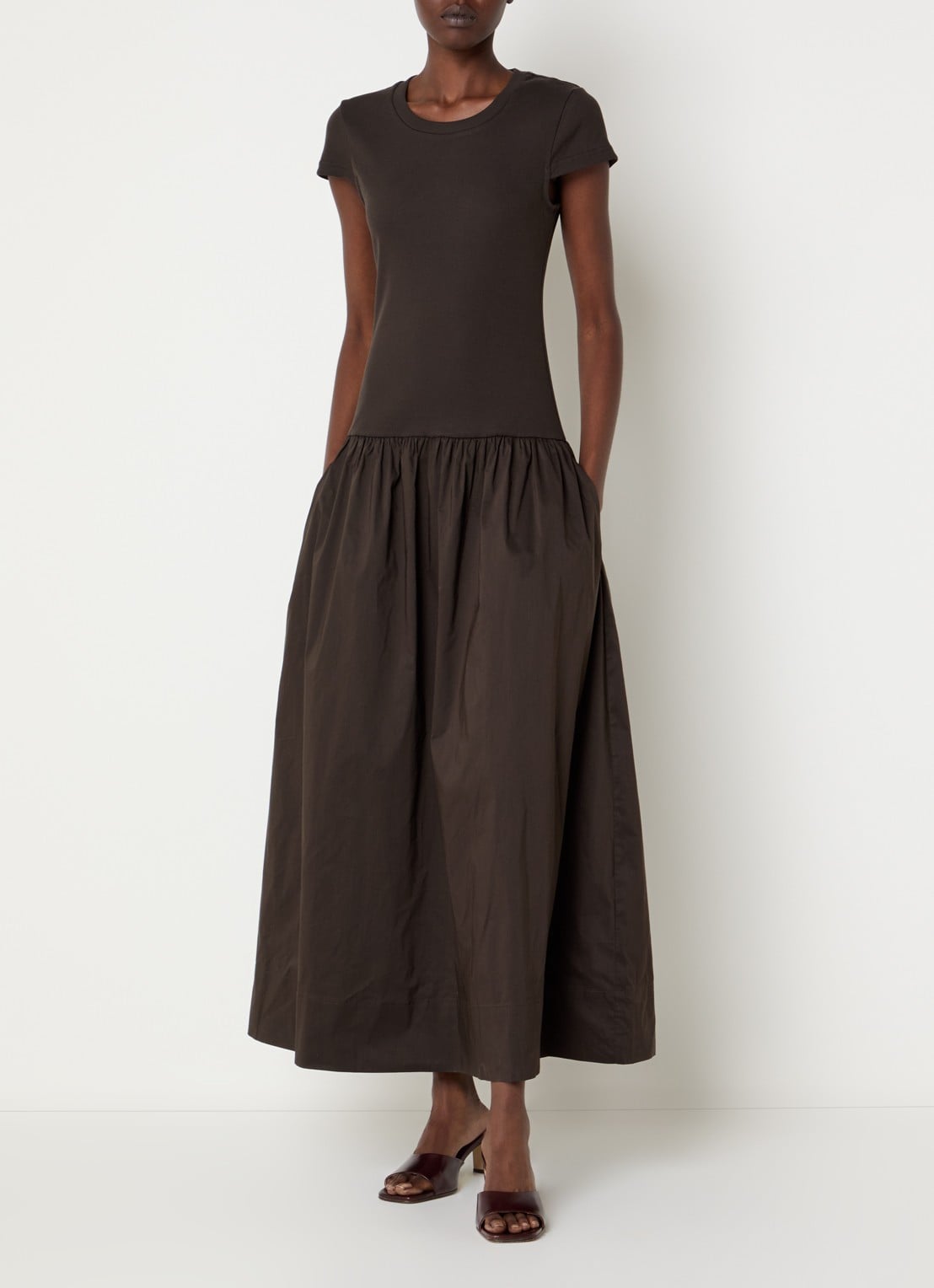 Neo Noir Tuscany maxi jurk met steekzakken - detail 3 chocoladebruin