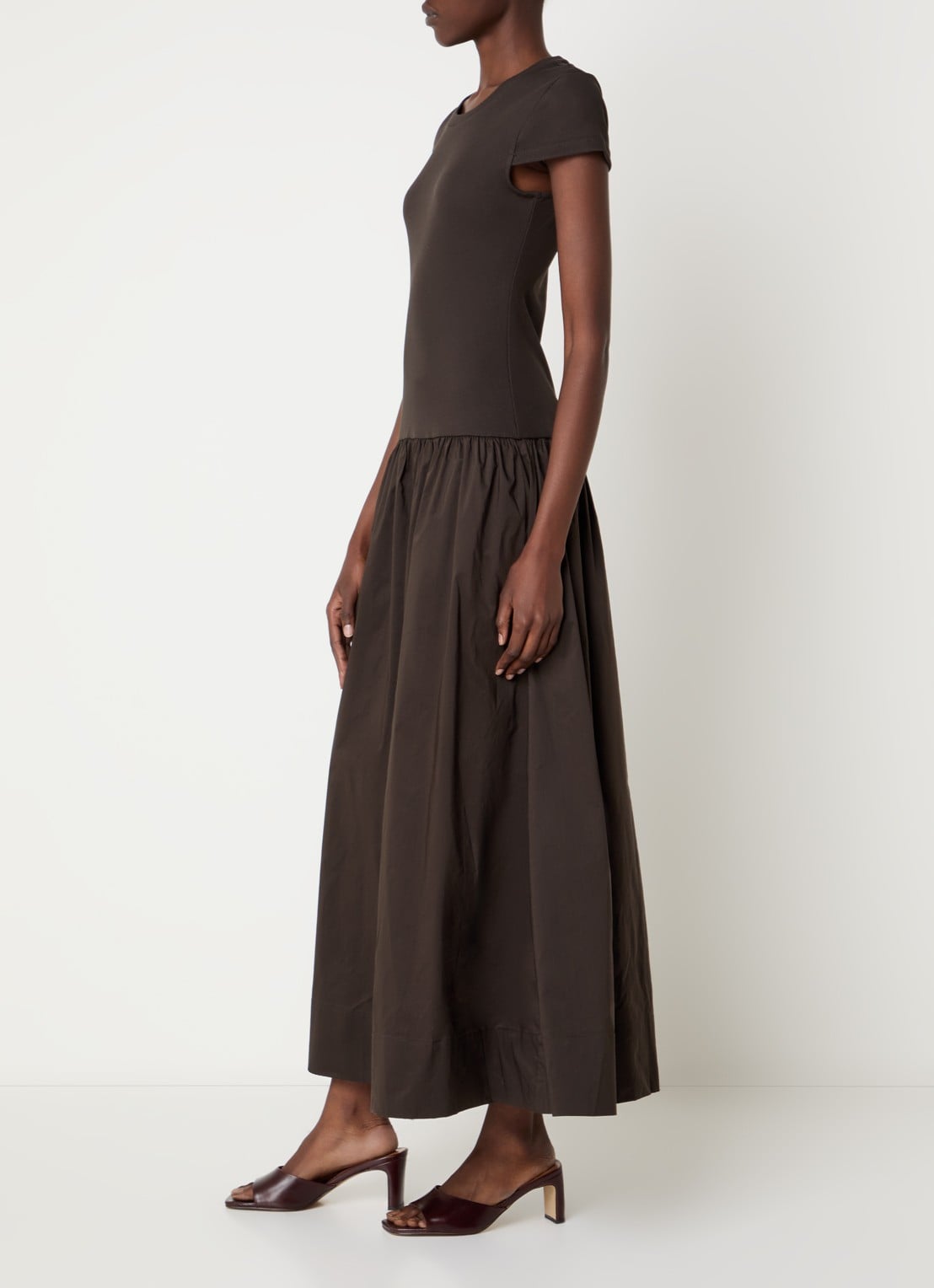 Neo Noir Tuscany maxi jurk met steekzakken - voorkant 2 chocoladebruin