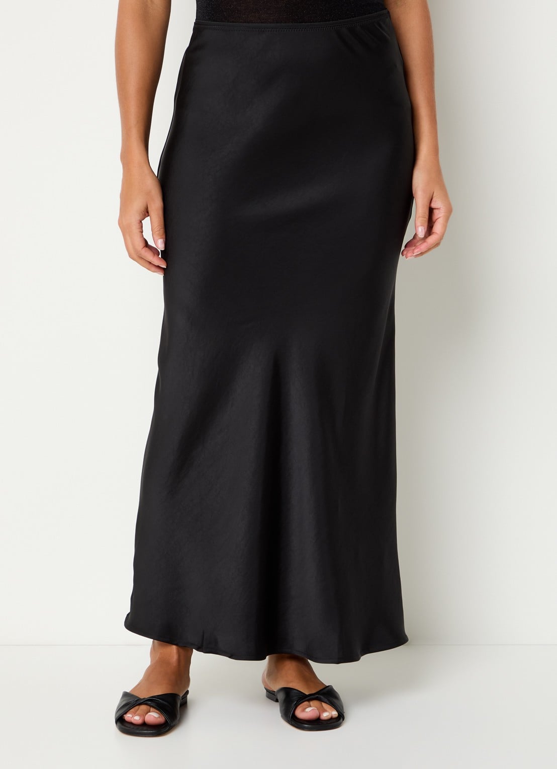 Neo Noir Vicky maxi rok van satijn - detail 4 zwart